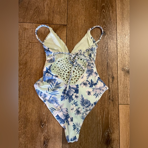 Frankie’s Bikinis Poppy One Piece Hawaiian Mist Cheeky Size Medium - Picture 4 of 6